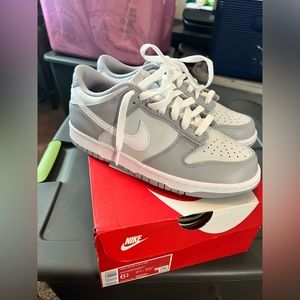 Nike Dunks Low (GS) 6.5 kids 8 womans